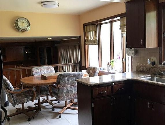3rd image of 5447 Meadow Wood Blvd