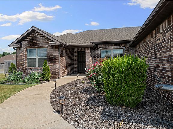 3rd image of 840 Washburn Dr