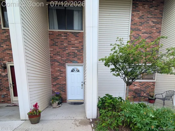 6164 Palomino Ct #4, West Bloomfield, MI 48322