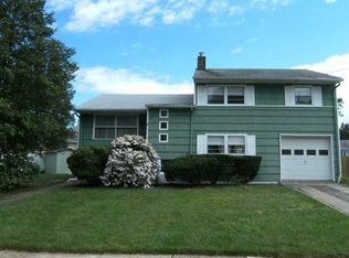 37 Dewitt Ter, Colonia, NJ 07067