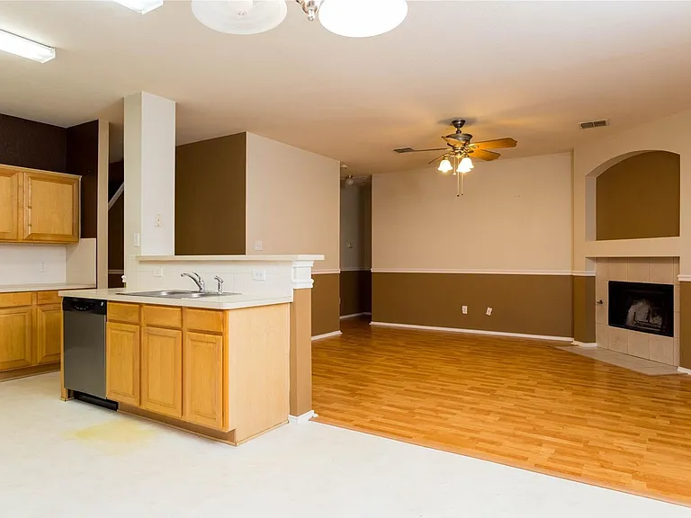 1305 Auburn Dr — Photo 9