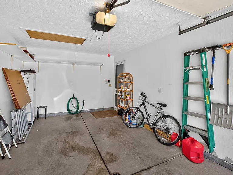 11309 Lake Meadow Ln — Photo 40