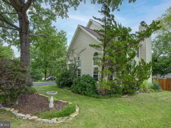 15469 Cagney Ct, Woodbridge, VA 22193