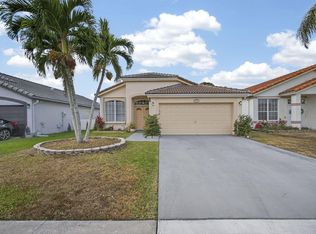 765 Lake Wellington Dr, Wellington, FL 33414