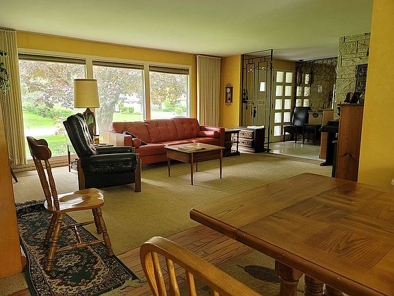 Living room / dining room 