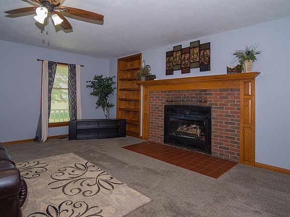 2nd image of 1375 Lakeview Dr