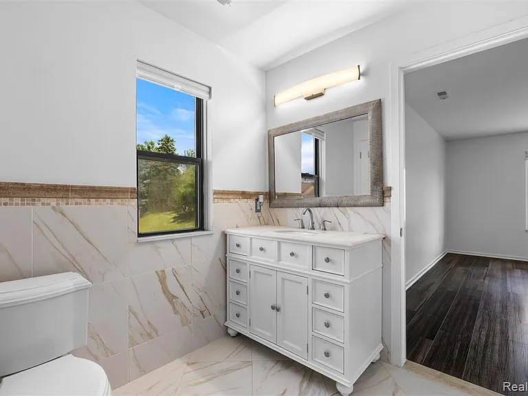 6680 Ridgefield Cir — Photo 21