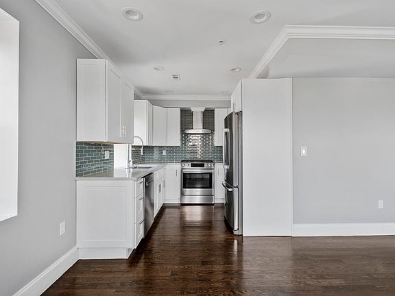 5th image of 85 Lexington St Unit 4