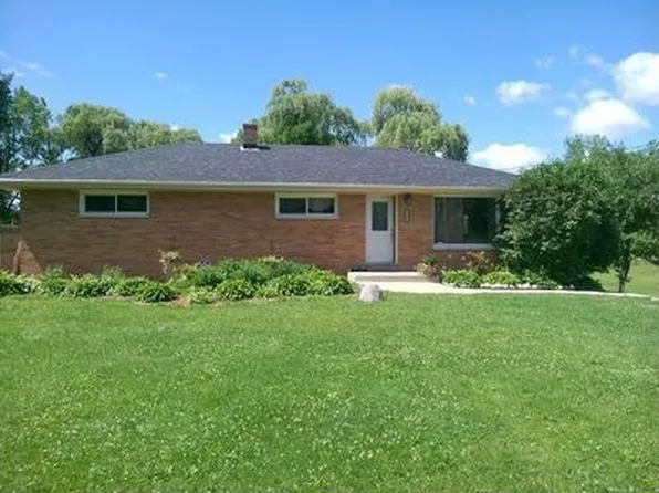 10845 W Saint Martins Rd, Franklin, WI 53132