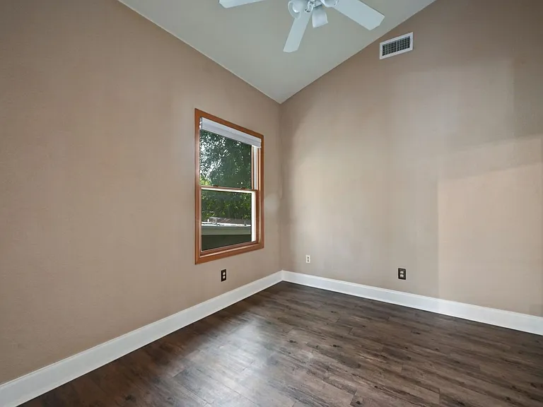 2829 San Gabriel St — Photo 15