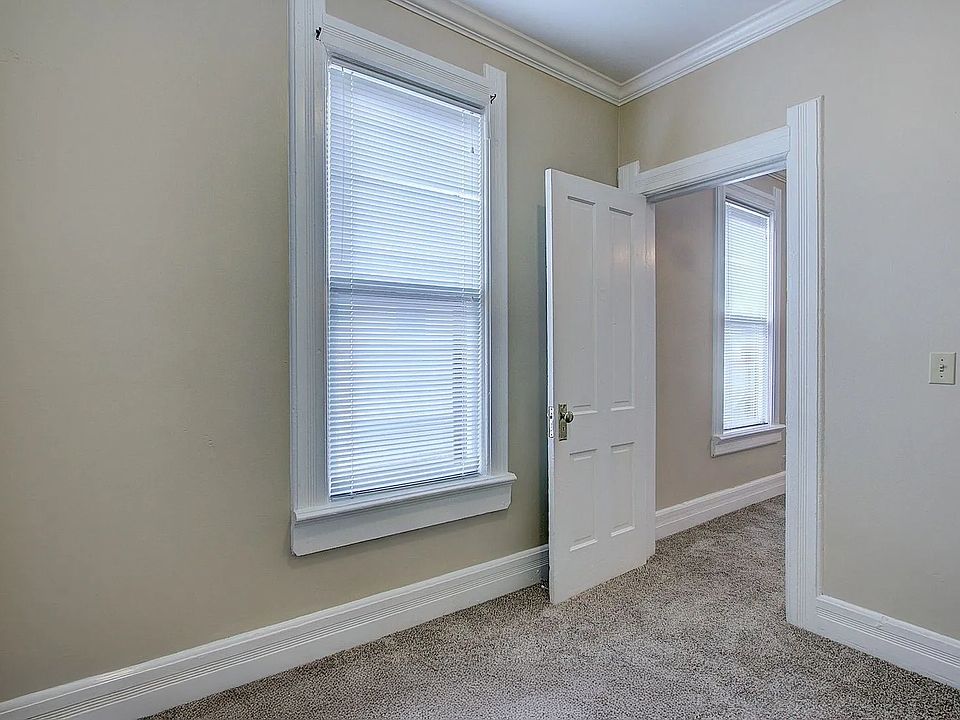 3rd bedroom with closet