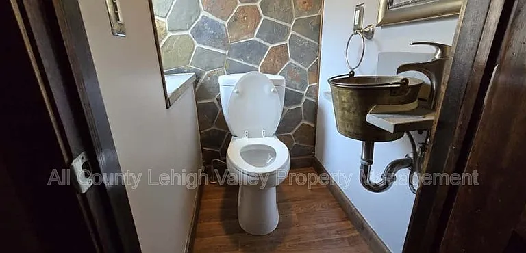 316 E Union Blvd — Photo 7