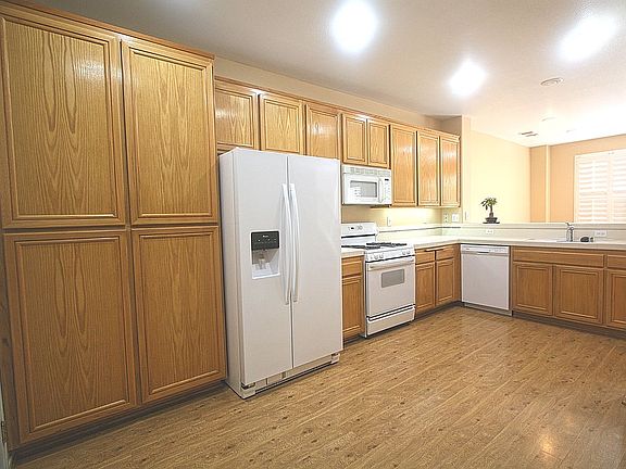5th image of 525 Bannister Way APT C