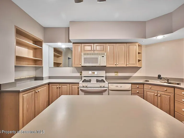 1409 Penn Ave #3 — Photo 13