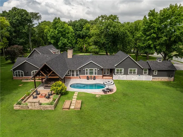 1101 N Dogwood St, Siloam Springs, AR 72761
