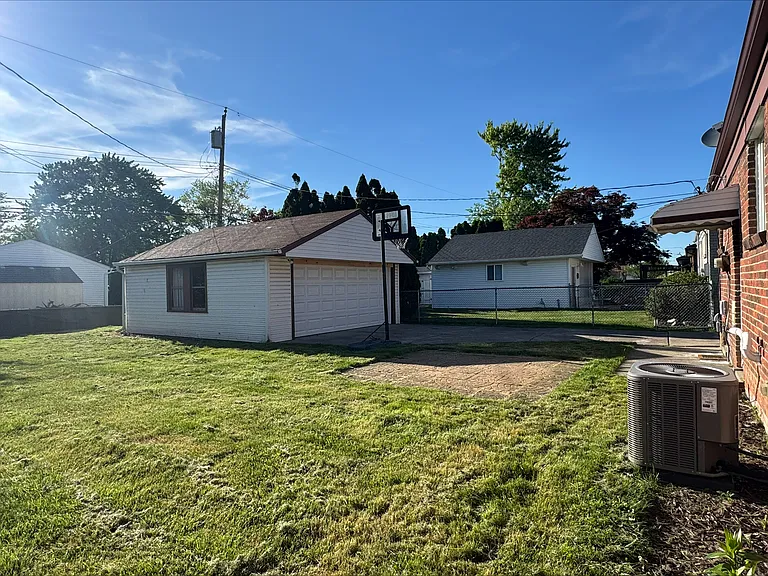 9914 Fox Ave — Photo 30