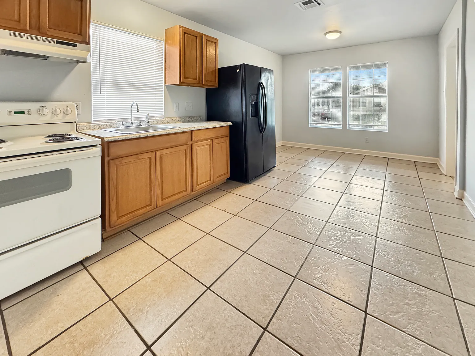 3 bed, 1134 sqft, $1,450 — Photo 2