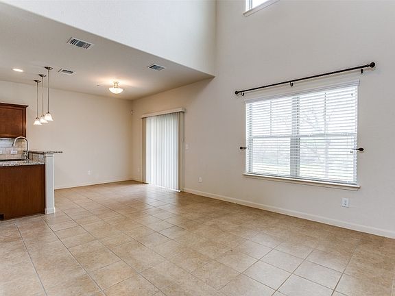 5th image of 1620 Bryant Dr Unit 602