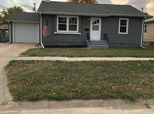 1711 W 8th St, Hastings, NE 68901