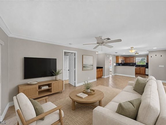 5th image of 4205 SE 19th Ave APT 203