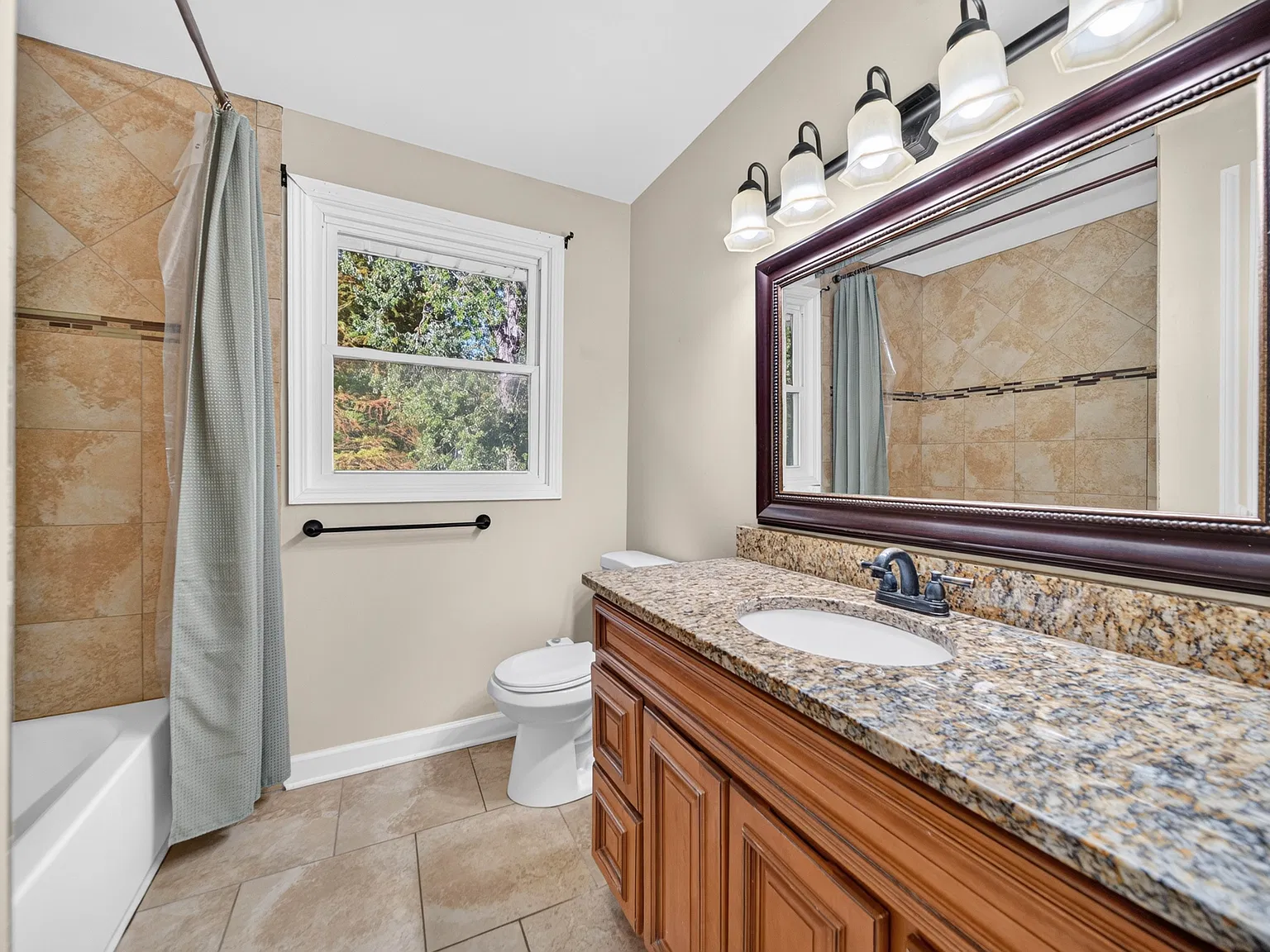 4 bed, 2028 sqft, $2,695 — Photo 3