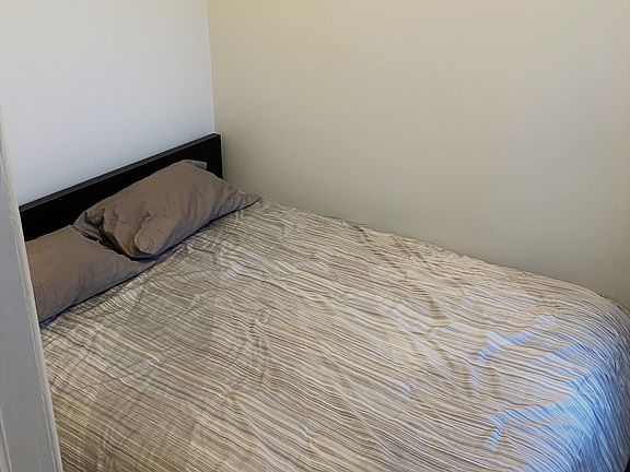 3rd image of 1828 W Superior St APT 1R