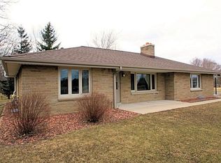 9637 N Port Washington Ln, Mequon, WI 53092