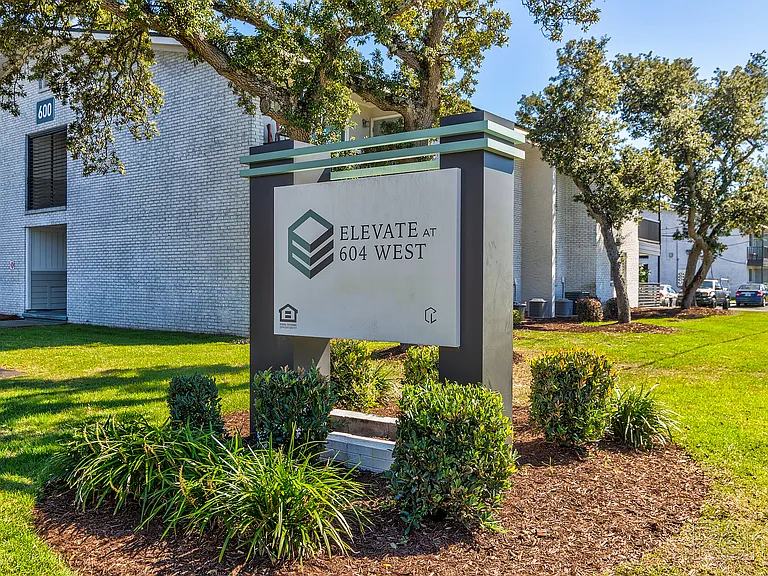 Elevate at 604 West Apartments — Photo 20