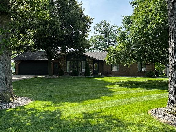 2nd image of 250 Chestnut Dr
