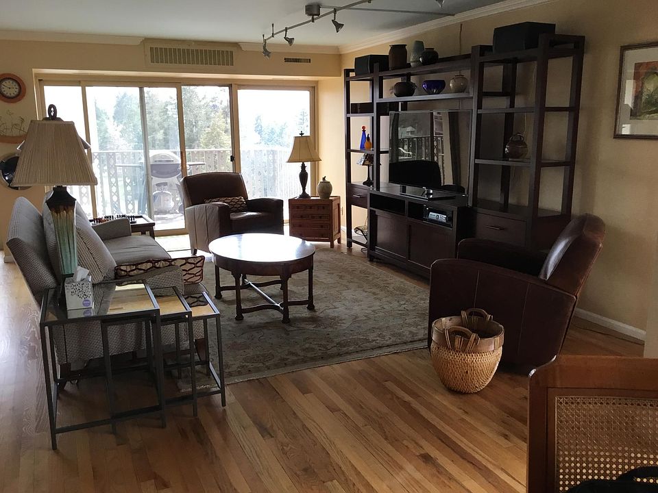 1st image of 1223 N Race St APT 902