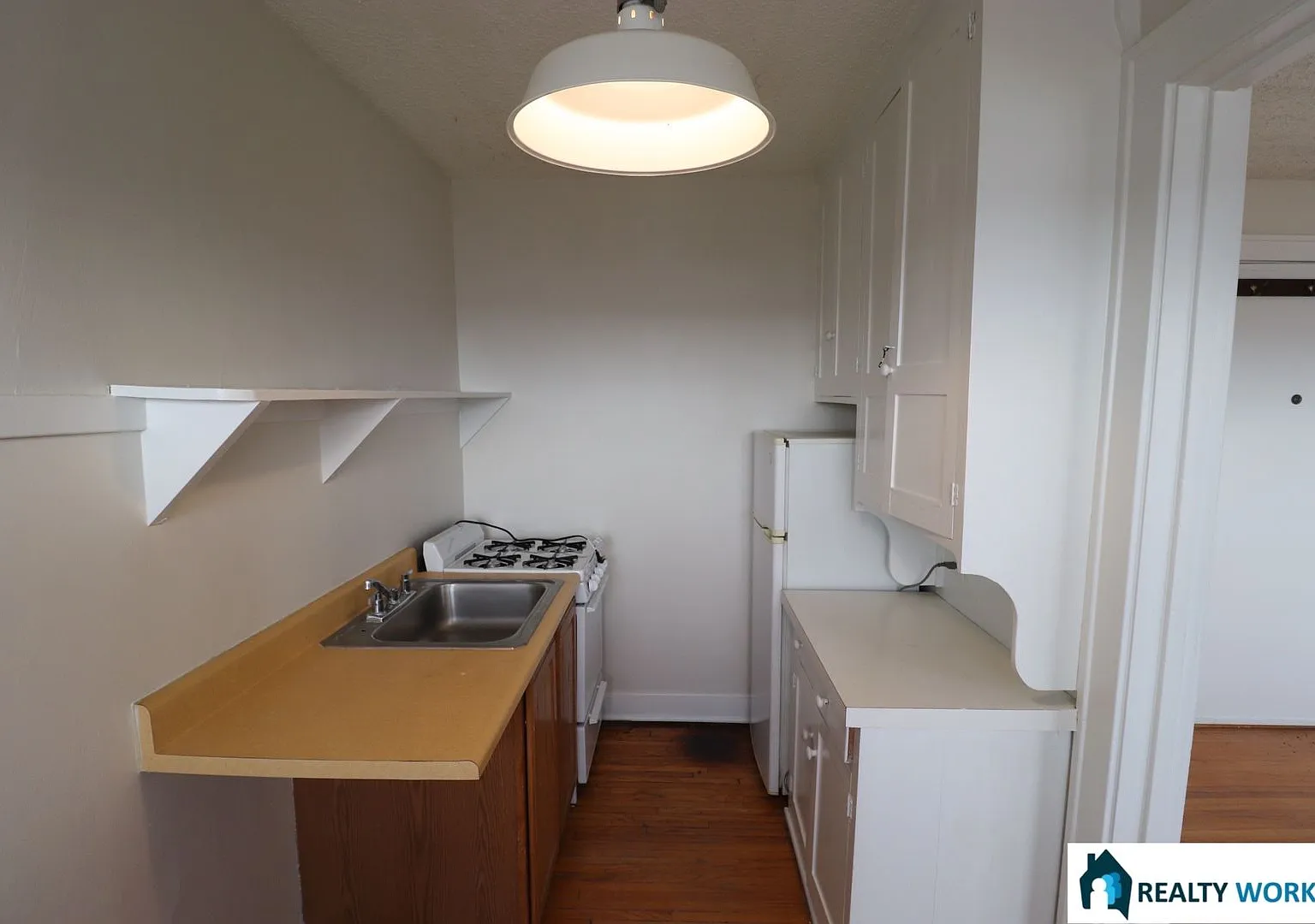 2406 J — Photo 3