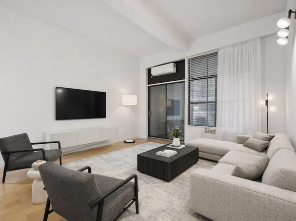 244 Madison Avenue image 1 of 9