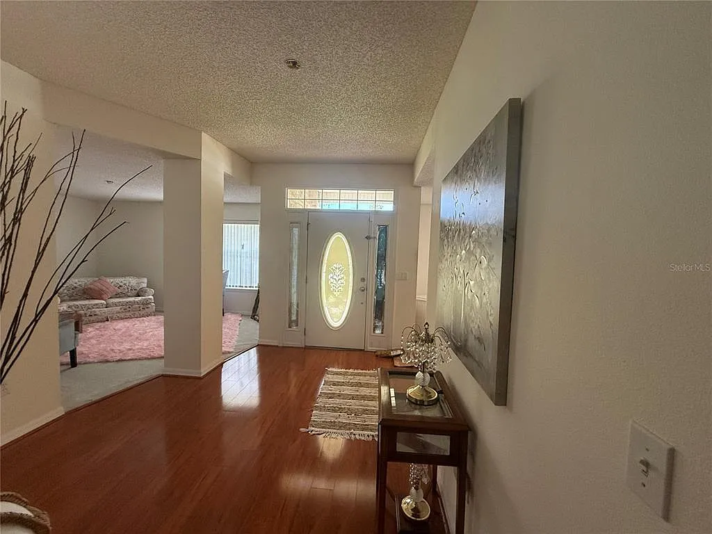 4 bed, 3.0 bath, 2451 sqft, $2,800 — Photo 4