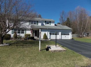 22 Wagon Wheel Ln, Glenville, NY 12302