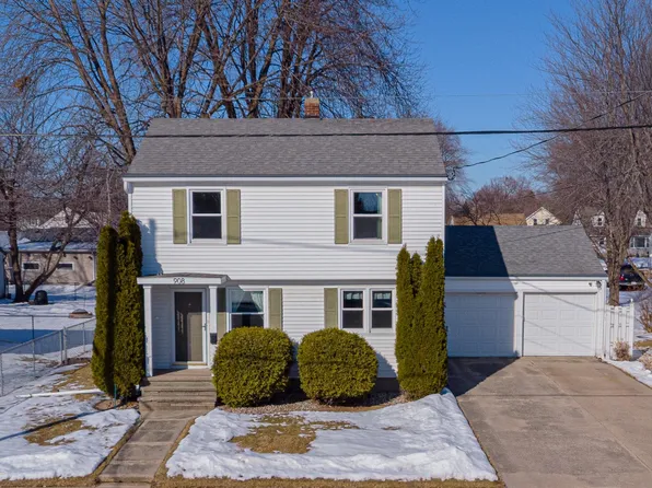 908 8th St, Menasha, WI 54952