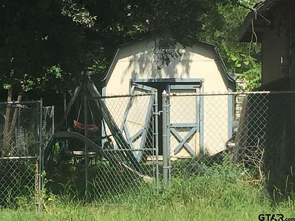 4th image of 102 E Holland St