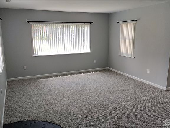 4th image of 413 W Lake Ave