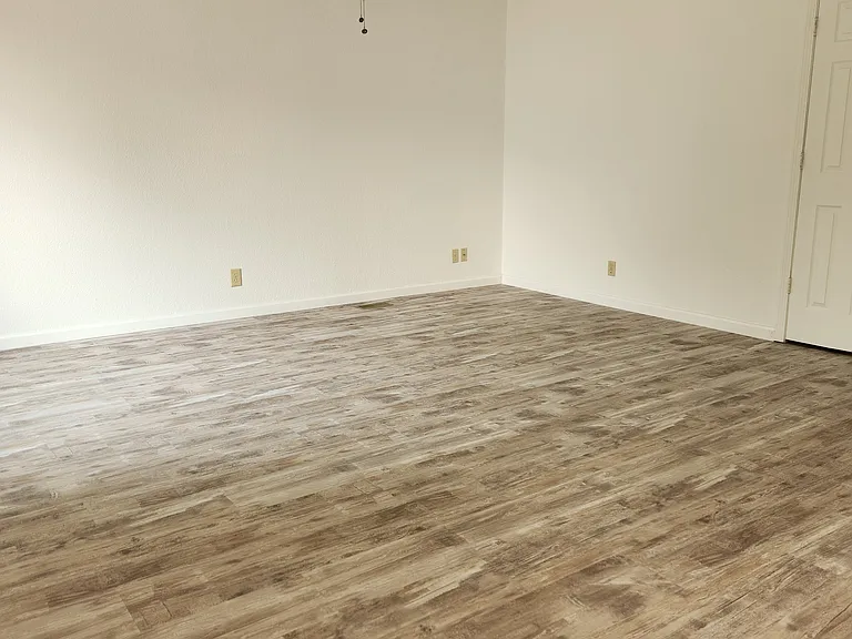 1401 Addison Ave E — Photo 3