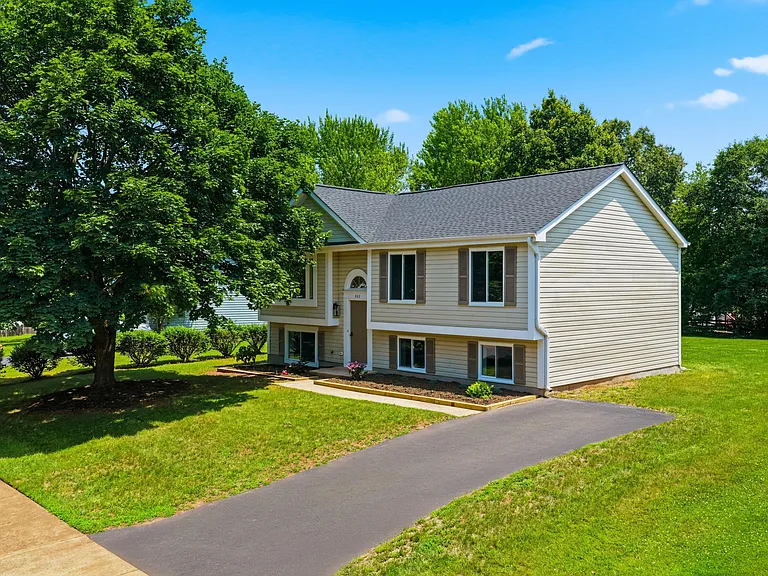 202 Leslie Ct #202 — Photo 44