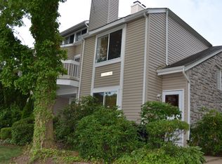 78 Farnham Sq, Parlin, NJ 08859