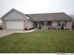 702 Mary Ann Ct, Freeburg, IL 62243
