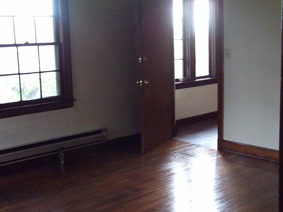 2nd image of 2611 Belmont Blvd APT 3