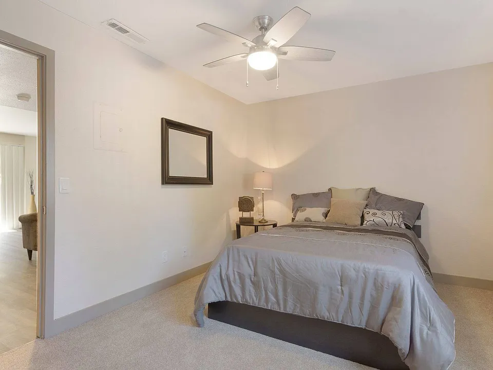 1x1 Bedroom 2