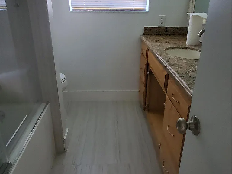 1421 NW 114th Ave — Photo 16