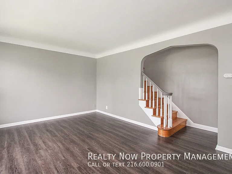 11912 Derby Ave — Photo 13