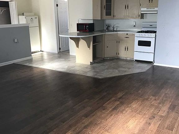4th image of 104 Midland Ave #4