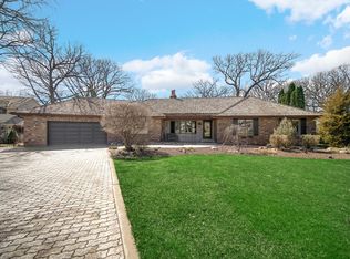 9894 W Oakridge Dr, Saint John, IN 46373