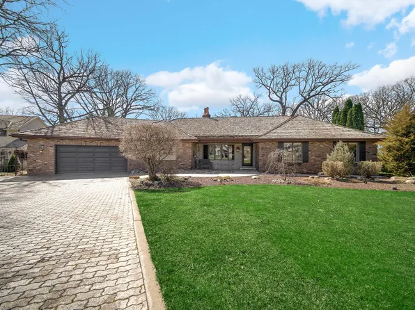 9894 W Oakridge Dr, Saint John, IN 46373