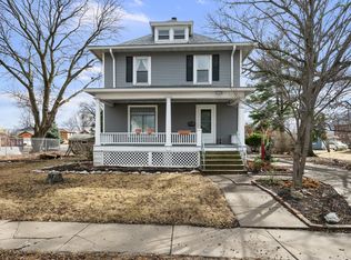 817 Grant St, Bettendorf, IA