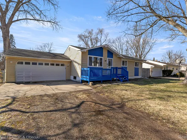 3666 Walnut Ave, West Bloomfield, MI 48324